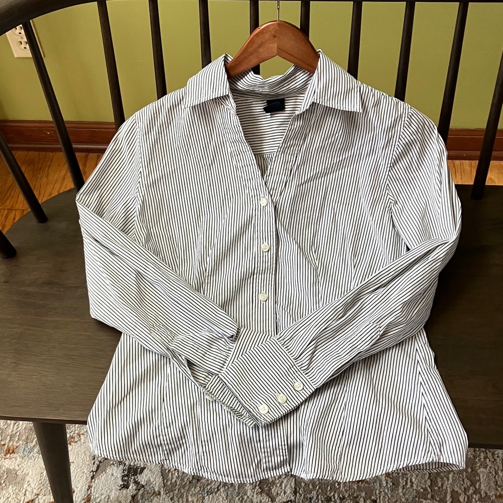 GAP Black and White Fitted PinStriped Top